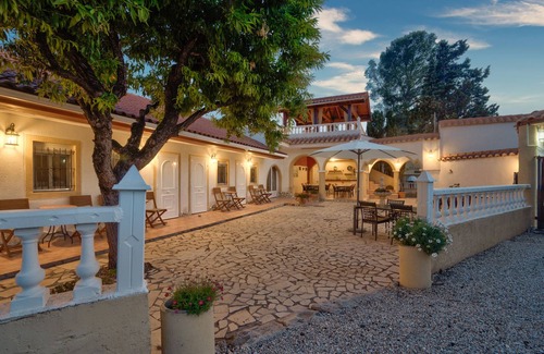 Aigues Villa | Finca Bilou, 5 double rooms with ensuite bathroom, private pool with jacuzzi