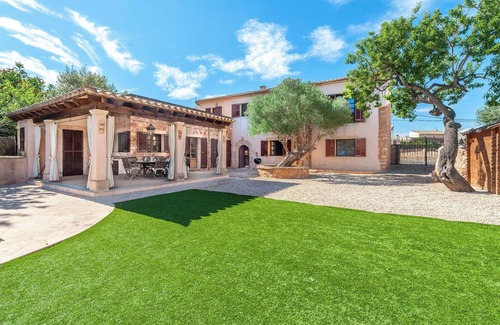 Es Llombards Villa | Finca 'Casa Jan' with Pool & Wi-Fi