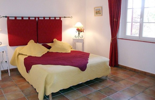 Pierrerue Villa | Finca "Mas de Bel Air - Provence" with Pool & Wi-Fi