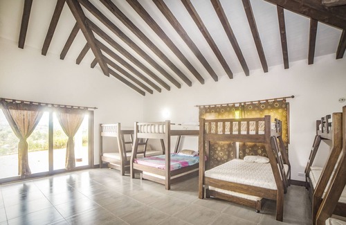 Guatape Villa | Finca on Lake Guatape with Infinity Pool & Jacuzzi