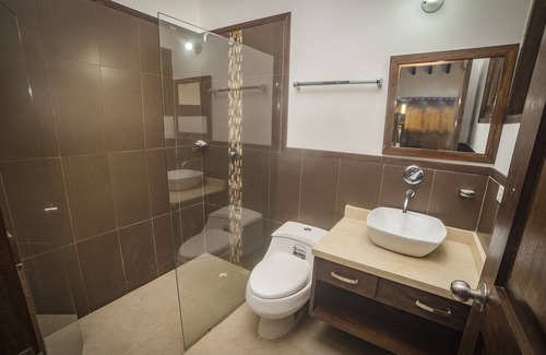 Guatape Villa | Finca on Lake Guatape with Infinity Pool & Jacuzzi