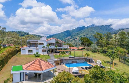 Calima House | Finca San Antonio - Stunning Luxury by Lago Calima