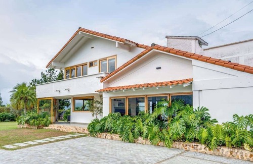Calima House | Finca San Antonio - Stunning Luxury by Lago Calima