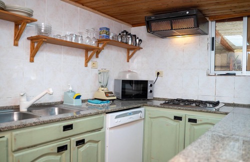 Malpais de Guimar Cottage | Finca Yphys Casa del Sol with Free WiFi near Basilica Candelaria
