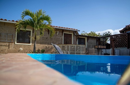 Malpais de Guimar Cottage | Finca Yphys Casa del Sol with Free WiFi near Basilica Candelaria