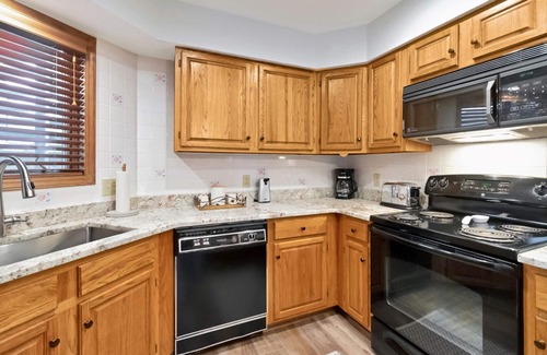 Blowing Rock Condo | Finch 2 | Fireplace, Restaurant, Pool, Spa