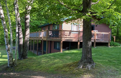 Hayward House | Find your Adventure at Lazy Moose Cabin on Beautiful Moose Lake/Wireless Int.