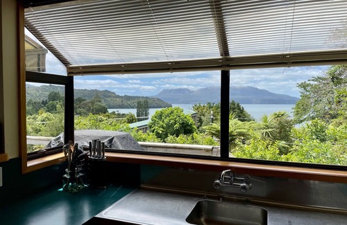 Lake Tarawera House | Find Your Peace at Trout Lodge!