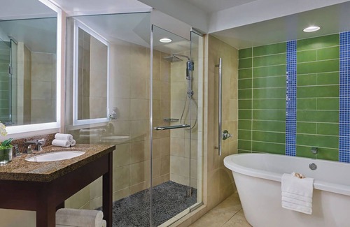 Estate Bellevue Resort | 𝐅𝐢𝐧𝐝𝐢𝐧𝐠 𝐌𝐞𝐢𝐥𝐢 Beach Fun at Cruz Bay Resort+Amenities.VirginGrand 2BR