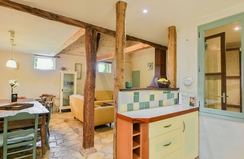 Degagnac House | Fine holiday home with a shared pool