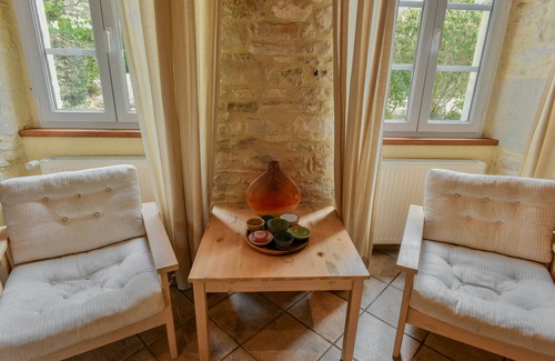 Degagnac House | Fine small holiday home with a shared pool