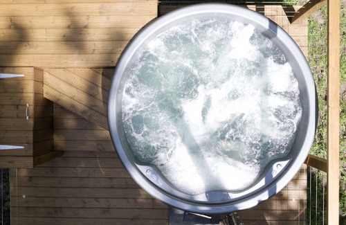 Chiddingstone Hoath Ski Chalet | Finest Retreats | Chartwell Luxury Dome