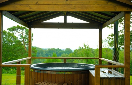 Chiddingstone Hoath Ski Chalet | Finest Retreats | Knole Luxury Dome