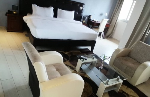 Limbe Hotel | Fini Hotel Bobende