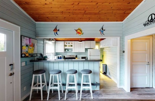 Hatteras Island Cottage | Finlandia: 3BR Avon cottage. Dog-friendly - steps from pristine beach!