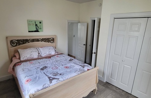 Owosso House | Fins Inn Apt A