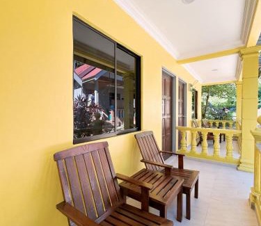 Tioman Island Ski Chalet | Fiqthya Chalet & Cafe