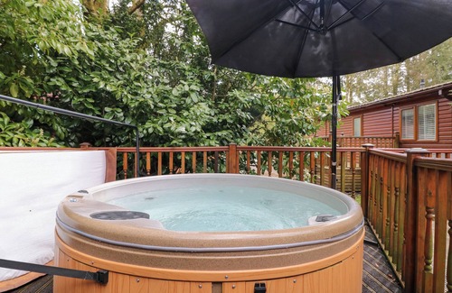Troutbeck Bridge Cottage | FIR TREE LODGE, pet friendly, with hot tub in Windermere