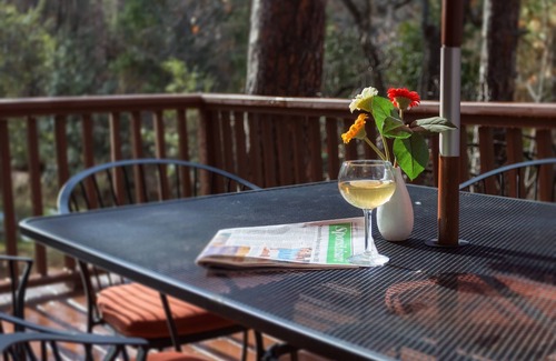 Oakhurst Cabin | Fire Escape Cabin-Fire Department Theme! 12 miles to Yosemite gate!