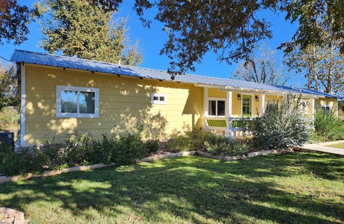 Fredericksburg Cottage | Fire pit and close access to hiking trails.