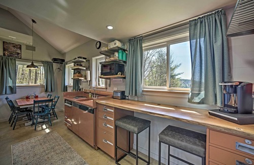 Milford Apartment | Fire Pit + Gas Grill: Secluded Studio in Milford!
