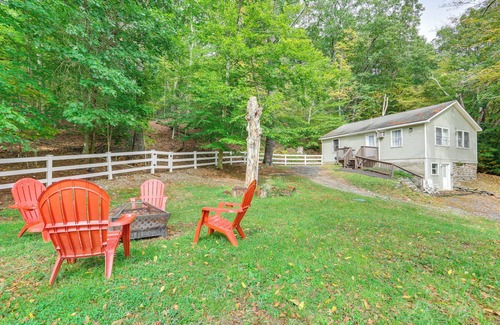 Dingmans Ferry House | Fire Pit & Grill: Remote Escape in Dingmans Ferry!