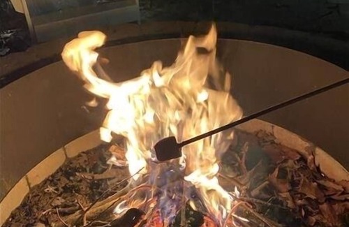 Huddleston House | Fire-pit, Kayaks, Paddleboard, Wifi, Game Room, Pet Friendly & More! Come Visit "English Retreat"!