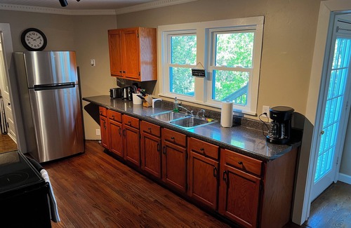 Silver Point House | Fire pit & pet friendly – Peaceful country retreat near waterfalls and lakes.