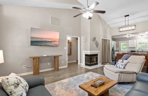Wake Forest House | Fire-Pit | Pet Friendly | Infinity Board Game Table