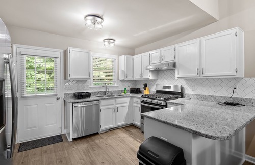 Wake Forest House | Fire-Pit | Pet Friendly | Infinity Board Game Table