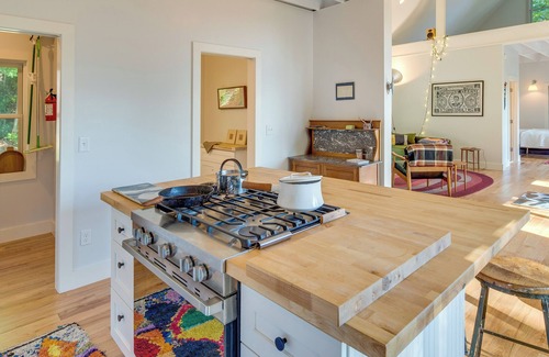 Spruce Pine Apartment | Fire Pit & Views: Pet-Friendly Spruce Pine Studio