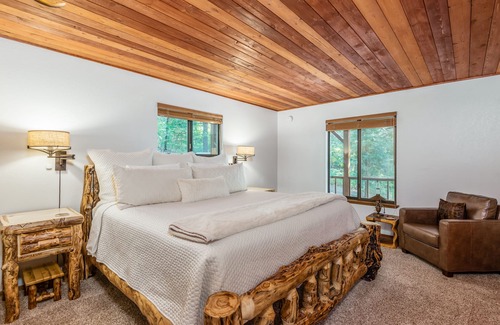 Fish Camp Cabin | Firefall Lodge - 2 miles from Yosemite National Park!