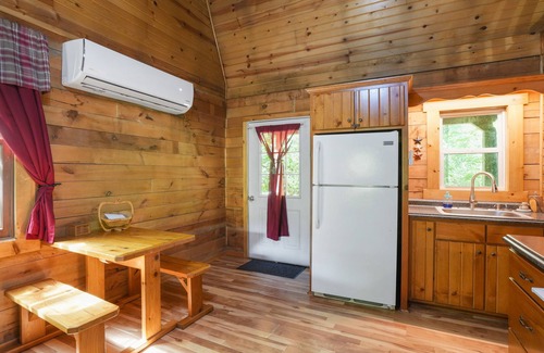 McArthur Cabin | Fireflies Hollow | Couples Cabin with a pond