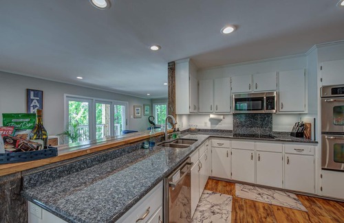 Belmont Cabin | Firefly - 2 Houses on 1 Spectacular Property