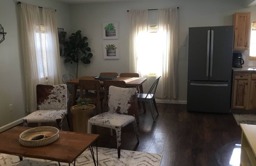 Geneva-on-the-Lake Cottage | Firefly Cottage: WALK TO THE STRIP, 3 BED 1 1/2 BATH sleeps up to 7