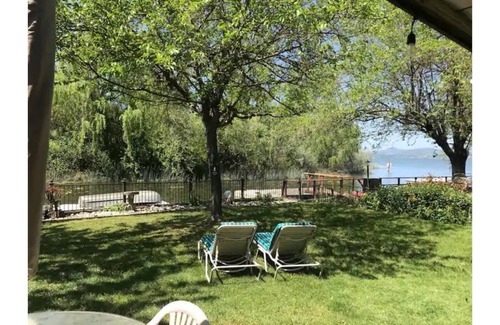 Lakeport House | Firepit, Clearlake, Lakeport CA, King bed Waterfront boat/dock Fishing.