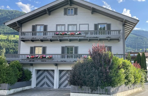 Niedernsill Apartment | Fireplace apartment "Landhaus Zell am See" in Niedernsill. Pet friendly!