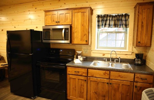Millersburg Apartment | Fireplace Lodge Suite 1/2 Mile to Downtown Berlin
