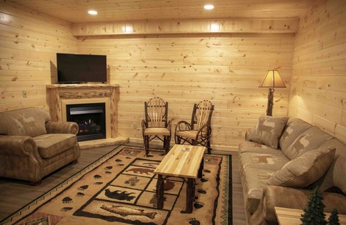 Millersburg Apartment | Fireplace Lodge Suite 1/2 Mile to Downtown Berlin