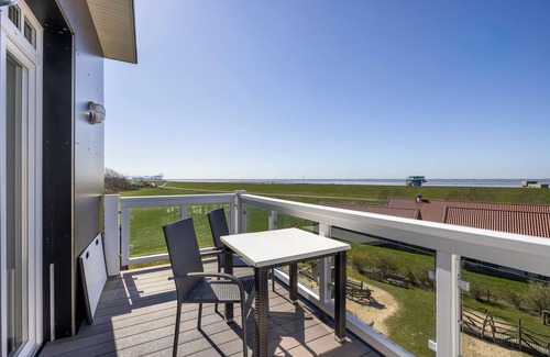 Wremen Apartment | First-class apartment with great sea views, sauna and two balconies!