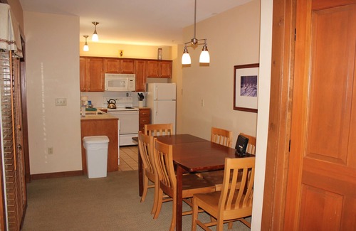 Snowshoe Condo | First Floor Allegheny Springs with Private Entrance-free pool use,slopeside,A/C