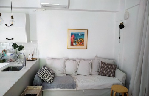 Tsoutsouros House | First floor house next to the sea with mountain and sea view