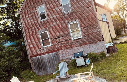 Kennebunk Apartment | First floor unit | private deck with grill