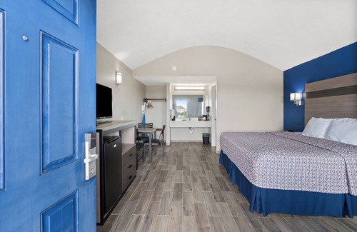 Rockport Hotel | First level Pool* Beach, Festival Grounds+