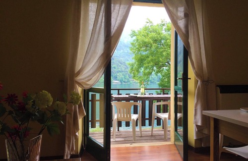Idro Apartment | First row to the lake for 5 people