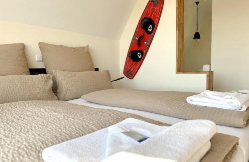 Neuharlingersiel Apartment | Fischerhäuschen am Kurpark-See ohne Schwimmbad- und Saunanutzung