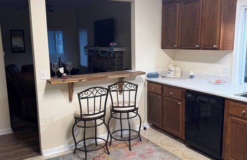 Vermilion House | Fish Camp - Lake Erie - 3-bedroom house in wonderful Vermilion with WiFi, AC