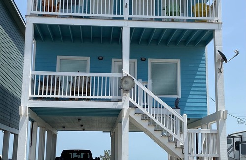 Elmaton House | Fish from your private dock on the Colorado River at Bay Bandits’ Hideaway!