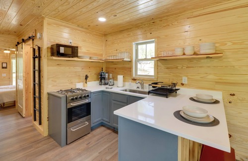 Heflin Cabin | Fish & Hike: Cabin Hideaway w/Deck in Alabama