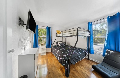 Euclid Apartment | Fisher: Euclid 3 Bedroom